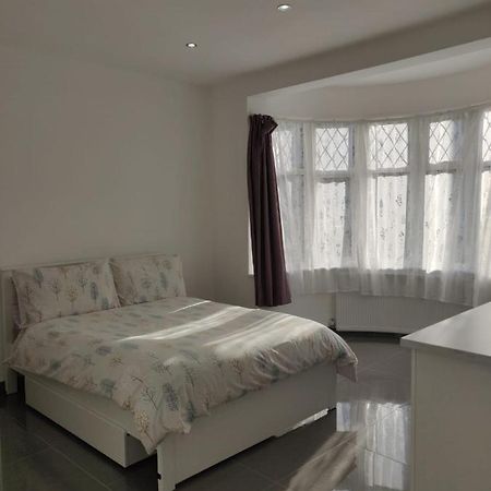 Stunning Double Room In Harrow Wembley - Khoob House Лондон Екстер'єр фото