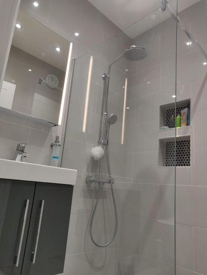 Stunning Double Room In Harrow Wembley - Khoob House Лондон Екстер'єр фото
