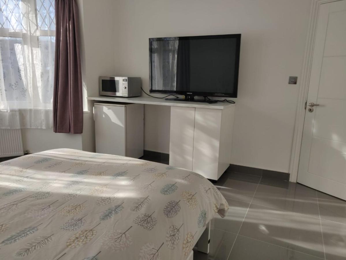 Stunning Double Room In Harrow Wembley - Khoob House Лондон Екстер'єр фото
