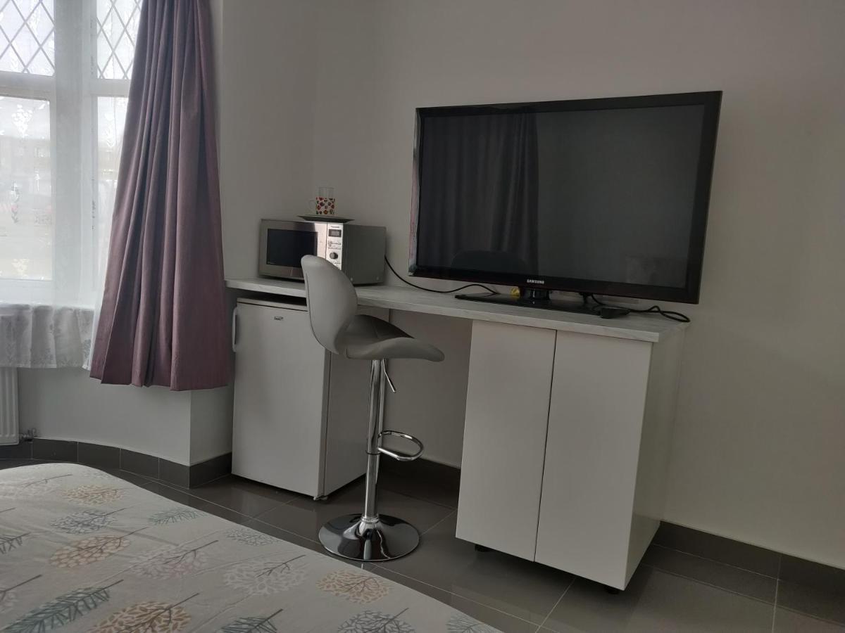 Stunning Double Room In Harrow Wembley - Khoob House Лондон Екстер'єр фото