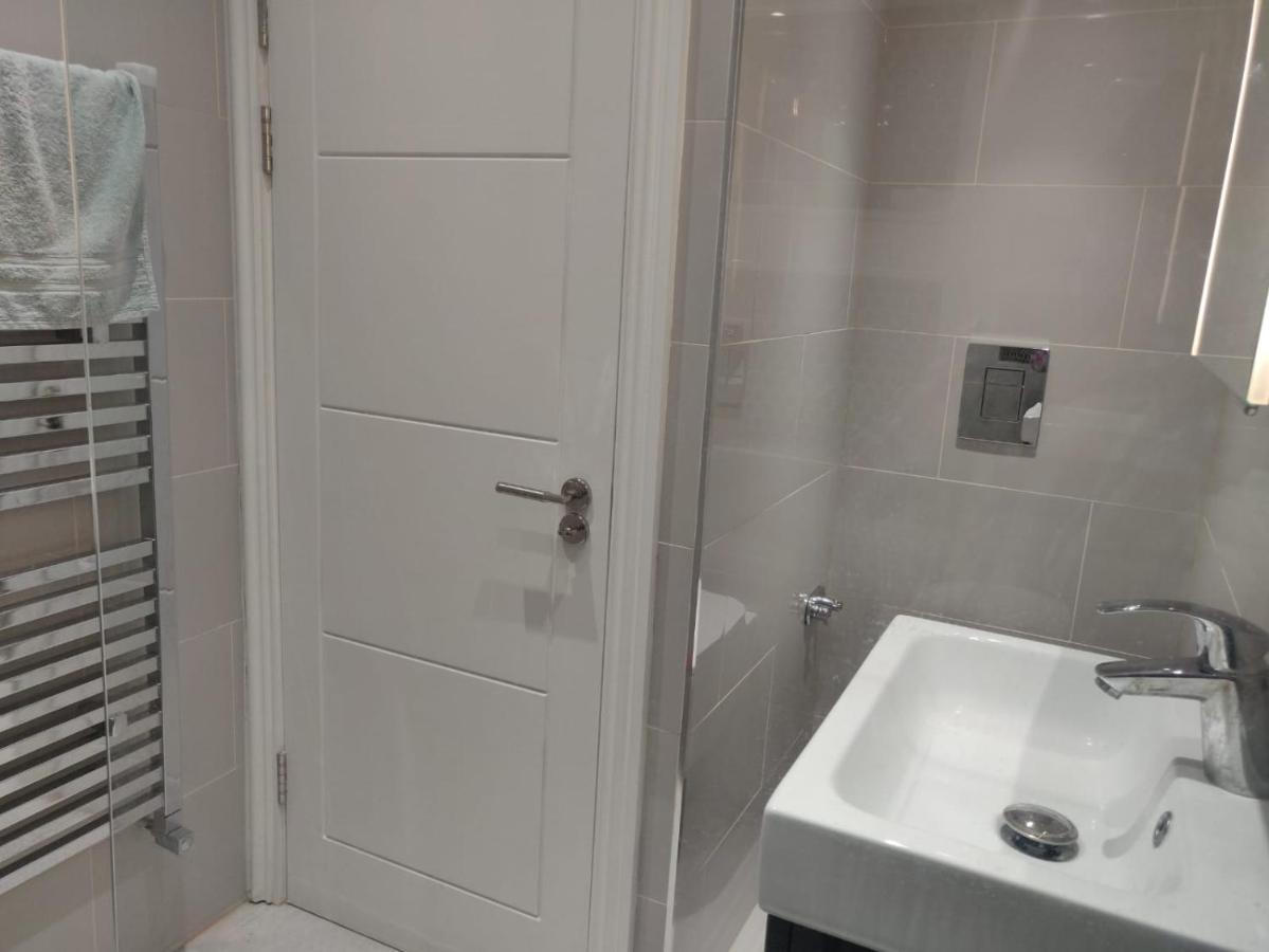 Stunning Double Room In Harrow Wembley - Khoob House Лондон Екстер'єр фото